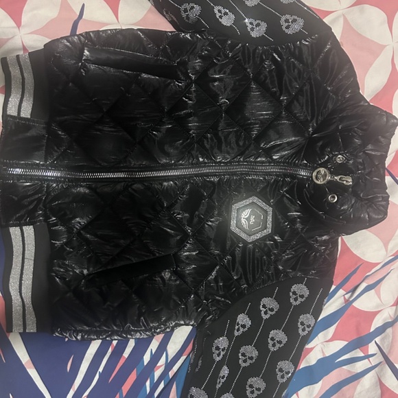 Women's black quilted bomber jacket with skull graphics from zak women - Picture 4 of 8